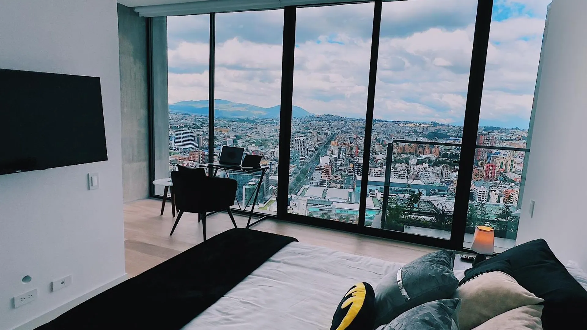Edificio Iqon, Piso 28, La Mejor Vista De Quito Lägenhet 0*,