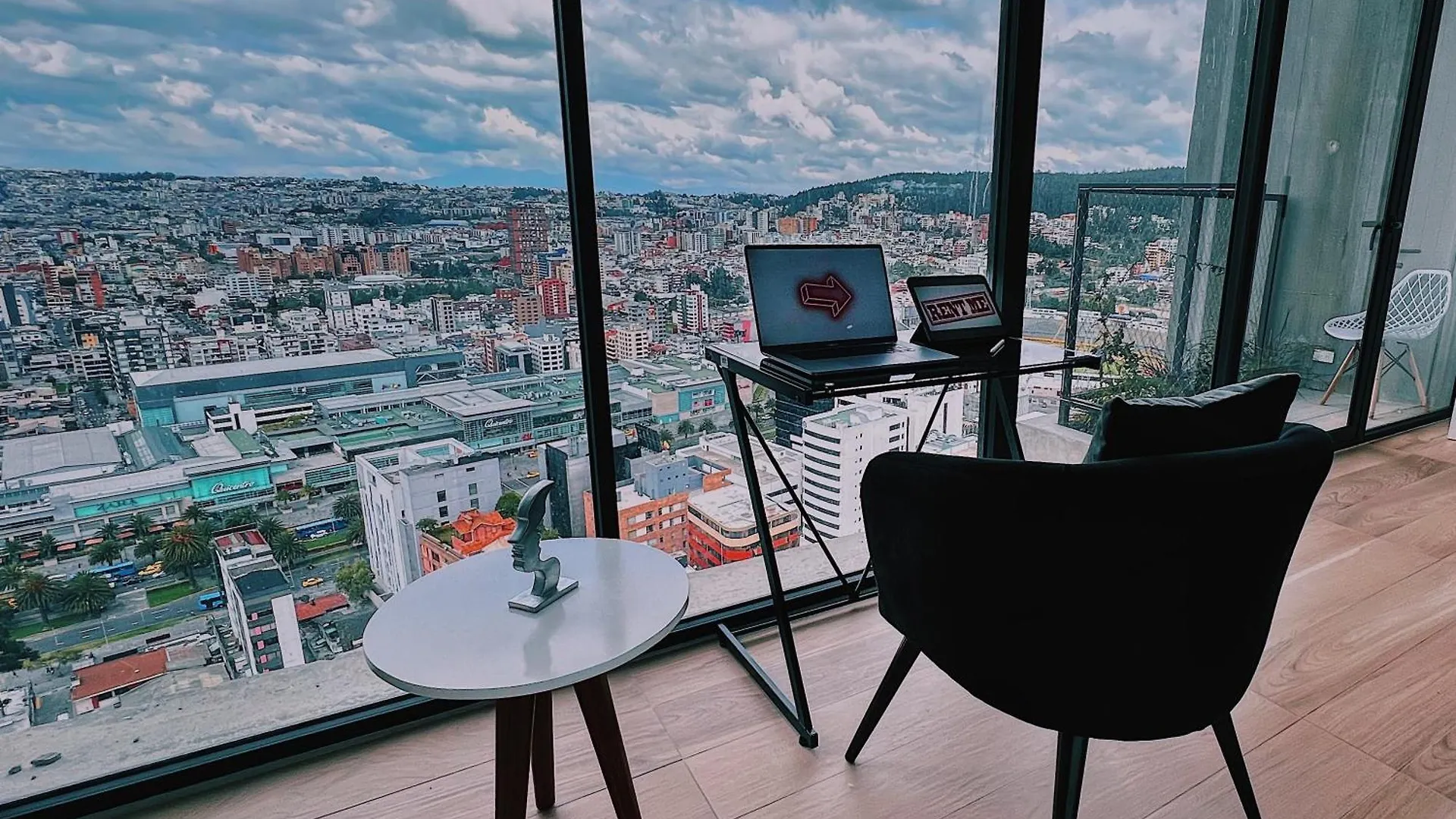 Edificio Iqon, Piso 28, La Mejor Vista De Quito Apartment